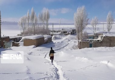 ۷ روستای مهاباد پس از گذشت ۴ روز همچنان در محاصره برف