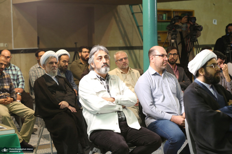 دیدار اعضای جبهه فرهنگی نقلاب اسلامی با سید حسن خمینی