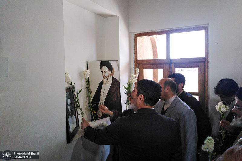 آیین نواختن زنگ انقلاب در بیت تاریخی حضرت امام(س) در خمین