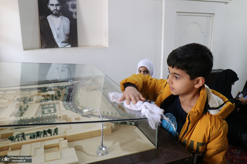 آذین بندی بیت تاریخی امام خمینی به مناسبت دهه فجر انقلاب