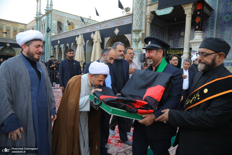 مراسم تعویض پرچم حرم حضرت معصومه (س) در شب اول ماه محرم‎‎