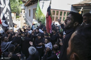 عزاداری سنتی کشمیری‌ها روی قایق