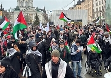 سوئڈن میں فلسطین کے حامیوں کا مظاہرہ، غزہ پر اسرائیلی حملوں کی مذمت

