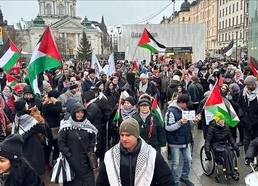 سوئڈن میں فلسطین کے حامیوں کا مظاہرہ، غزہ پر اسرائیلی حملوں کی مذمت

