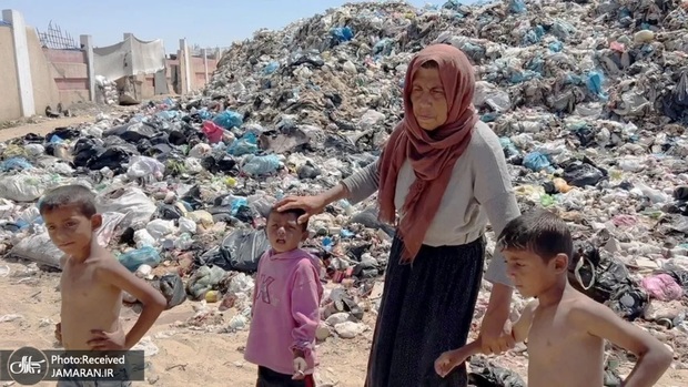 گزارش بی بی سی از غزه : مردم به معنای واقعی کلمه در میان زباله ها زندگی می کنند+تصاویر