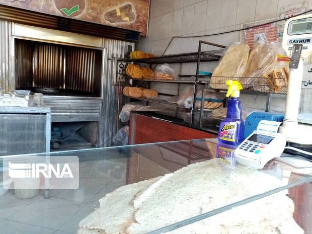 طرح نصب برچسب رعایت فاصله فیزیکی و  اجتماعی در نانوایی های تهران