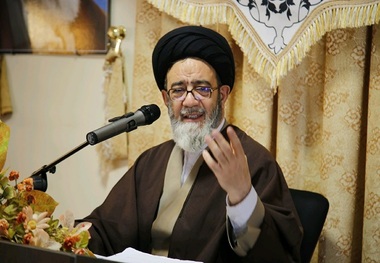 امام جمعه تبریز: همسرداری مهمترین وظیفه زن است