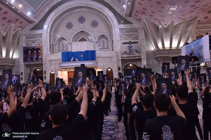 اجرای سرود دانش آموزی در حرم مطهر امام خمینی