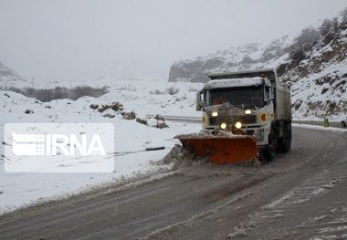 ماشین‌آلات جدید برف‌روبی به کوهرنگ اعزام شد