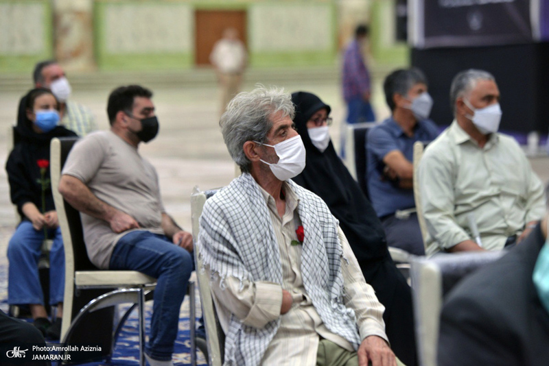تجدید میثاق جمعی از خانواده های معظم شهدا، جانبازان، ایثار گران و رئیس و کارکنان بنیاد شهید با آرمان های حضرت امام(س)