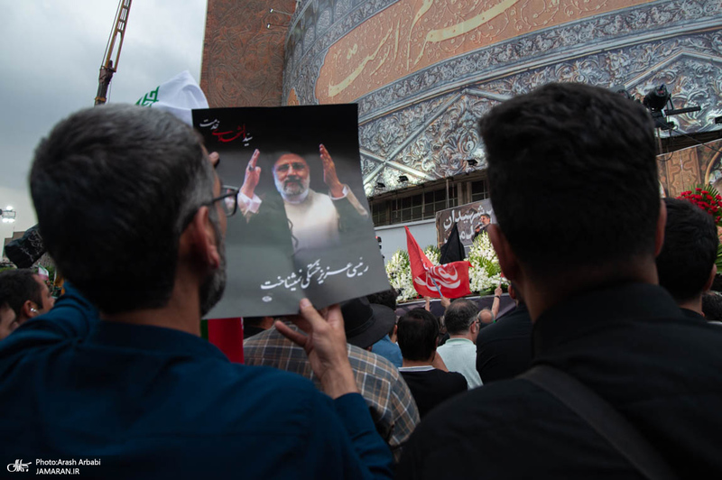 تجمع مردمی در سوگ شهادت رئیس جمهوری و هیات همراه در میدان ولیعصر (عج)