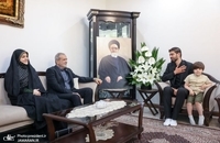 دیدار پزشکیان با خانواده شهدای خدمت (2)
