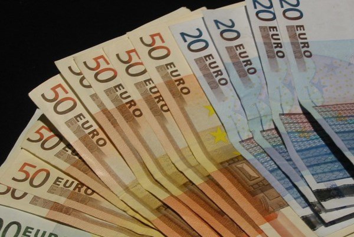 قیمت یورو در نیما و سنا کاهش یافت
