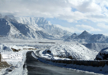 یخ‌زدگی و مه تردد خودروها را در مناطق کوهستانی خراسان شمالی مختل کرد