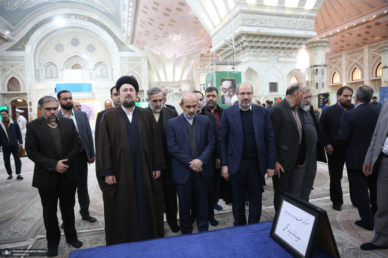 تجدید میثاق رئیس و جمعی از مدیران سازمان صداوسیما با آرمان‌های امام خمینی(س)-2