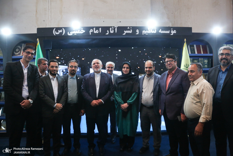 غرفه موسسه تنظیم و نشر آثار امام خمینی (ره) در سی و ششمین نمایشگاه کتاب تهران-3