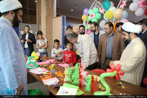 بازدید احمد مسجد جامعی از نمایشگاه عطر یاس در حرم مطهر امام خمینی (س)  /1