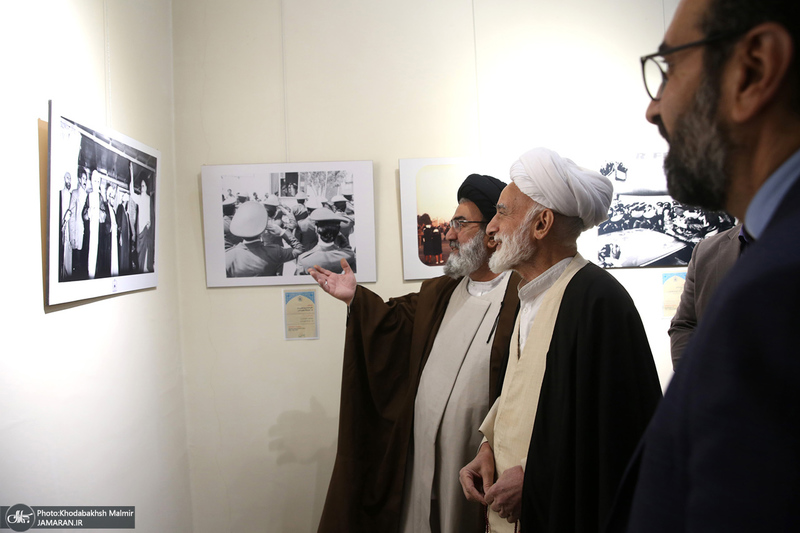 بازدید آیت الله دری نجف آبادی از نمایشگاه عکس امام دل‌ها‎
