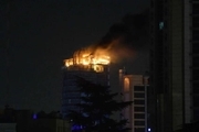 آتش سوزی در برج چهارراه طالقانی کرج + عکس و فیلم