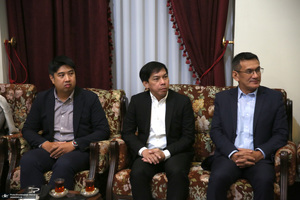 دیدار جمعی از اساتید ودانشجویان کشور تایلند با سید حسن خمینی