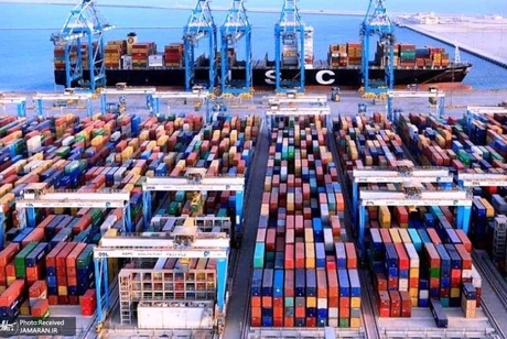 پشت پرده کارت‌های اجاره‌ای صادرات چه خبر است؟ محمدی، کارشناس اقتصادی: فقدان شفافیت در حکمرانی اقتصادی، بحرانی فراتر از افراد است/ داده‌های کلان واردات و صادرات بنزین منتشر شود