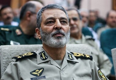 فرمانده کل ارتش :هزینه سازش با دشمن بیش از مقاومت است