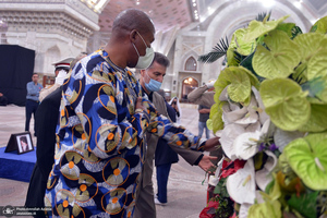 ادای احترام نوه نلسون ماندلا نسبت به مقام شامخ امام خمینی (س)