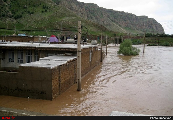 شیرین‌شهر در معرض تهدید است  تلاش شبانه مردم و مسئولان برای ترمیم بخش شکسته شده سیل‌بند شیبان  دبی کرخه و کارون روند افزایشی دارد