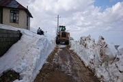 راه روستاهای محاصره در برف آلاشت باز شد
