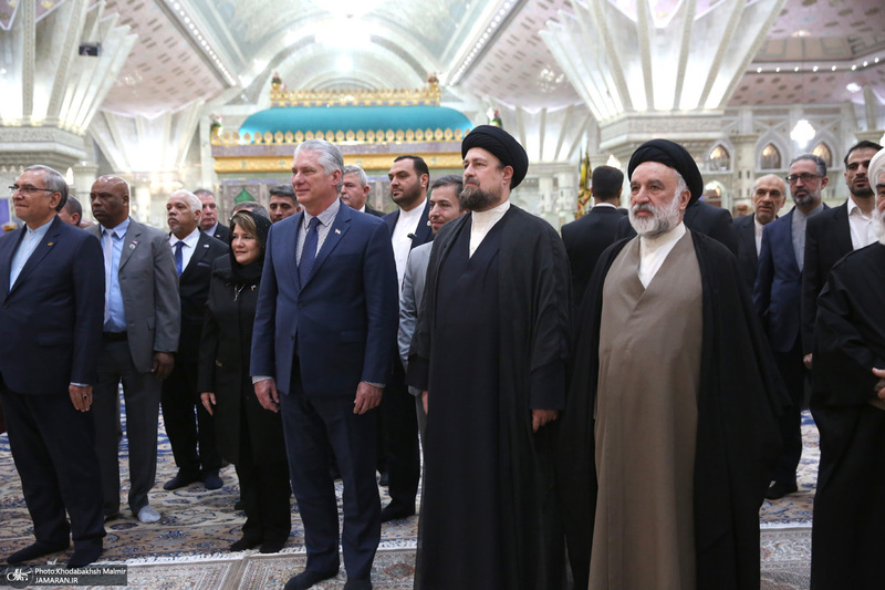 ادای احترام رییس جمهور کوبا، همسرش و هیأت همراه  به مقام شامخ رهبر کبیر انقلاب اسلامی