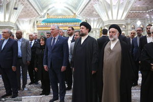 ادای احترام رییس جمهور کوبا، همسرش و هیأت همراه  به مقام شامخ رهبر کبیر انقلاب اسلامی