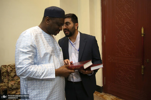 دیدار چند تن از مهمان خارجی سی و هفتمین کنفرانس وحدت اسلامی با سید حسن خمینی