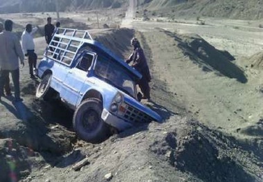 سه دانش آموز بشاگردی بر اثر واژگونی سرویس مدرسه مجروح شدند