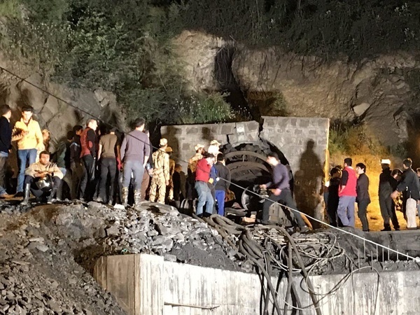 امدادرسانی به کارگران معدن آزادشهر تا چهار روز دیگر تکذیب شایعه عمدی بودن حادثه معدن گلستان ۱۴ کارگر همچنان محبوس هستند