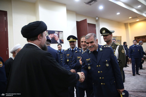 دیدار فرمانده نیری هوایی ارتش( امیر بهمن بهمرد )و جمعی از فرماندهان با سید حسن خمینی