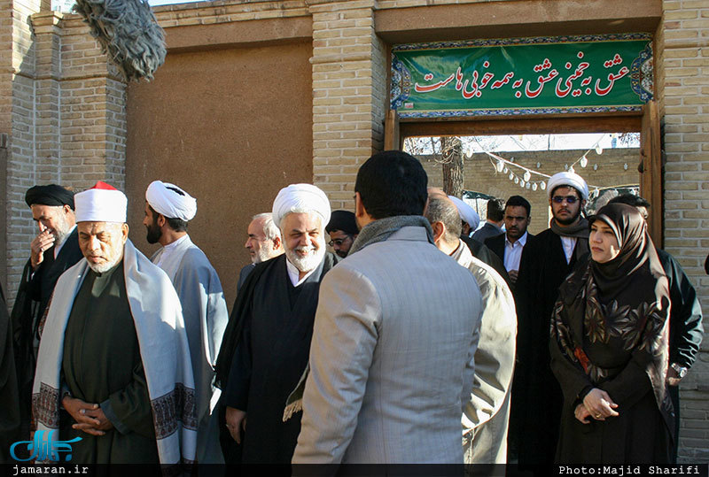 بازدید جمعی از میهمانان همایش تقریب مذاهب اسلامی از بیت و زادگاه حضرت امام خمینی