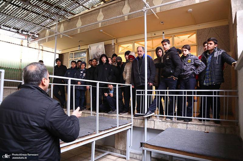 بازدید اقشار مختلف مردم از بیت امام خمینی (س) در جماران-1