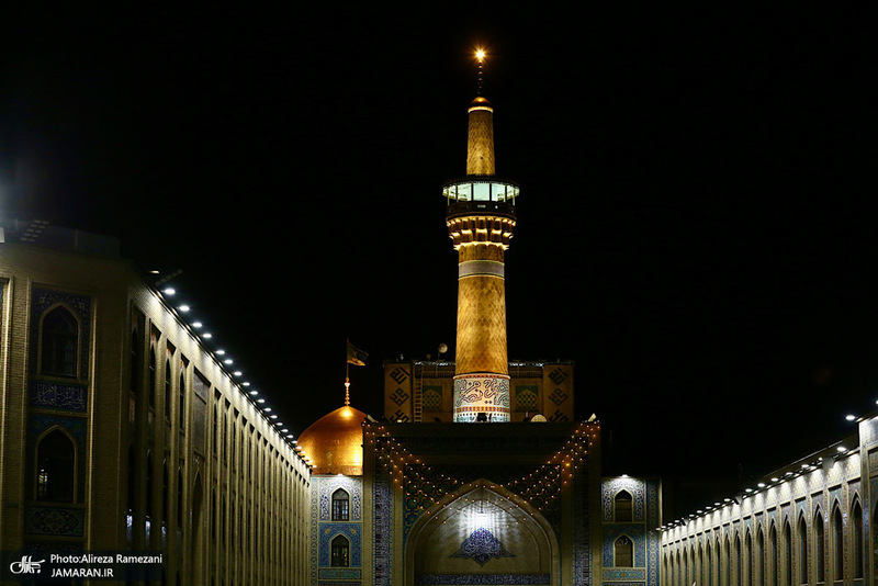 حال و‌هوای حرم مطهر رضوی در شب ولادت امام رضا (ع)