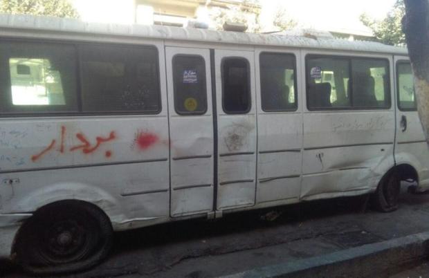مینی بوس مزاحم در قلب منطقه 11 پایتخت