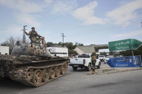 ادامه درگیری ها در ساحل سوریه؛ کشته و زخمی شدن 4 نیروی امنیتی دیگر