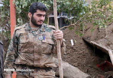 ارائه خدمات امداد و نجات ۱۰۱ گروه جهادی سپاه پلدختر به مردم