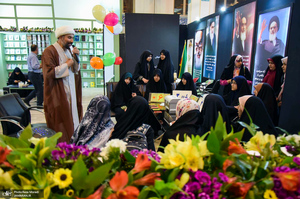 غرفه موسسه تنظیم و نشر آثار امام خمینی (س) در سی و سومین نمایشگاه بین المللی قرآن کریم-3