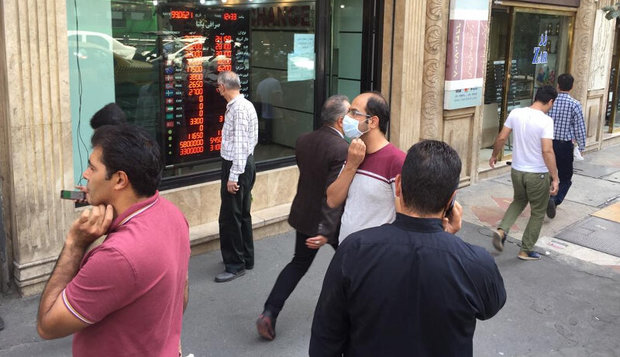 چرا نوسانات دلار زیاد شد؟

