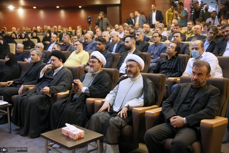 دیدار سرپرست و کارکنان وزارت خارجه باسید حسن خمینی در حرم مطهر امام خمینی (س)