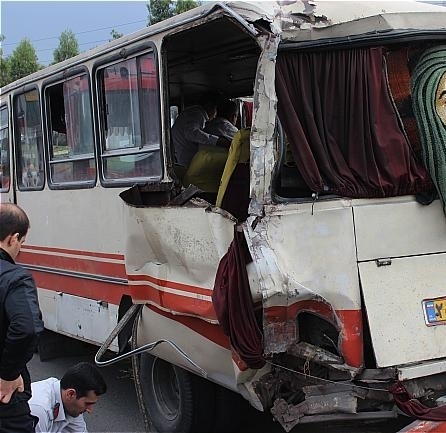 رسیدگی به هنگام به مصدومان حادثه اتوبوس دانش آموزان نکایی