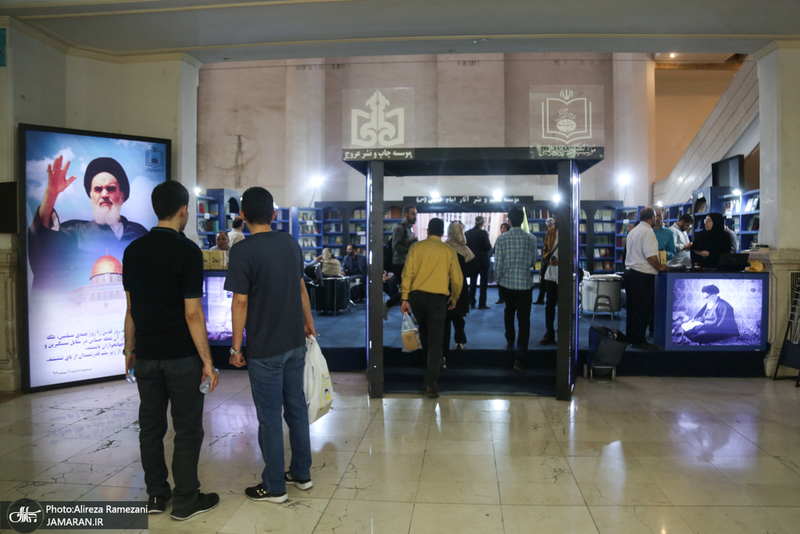 غرفه موسسه تنظیم و نشر آثار امام خمینی (ره) در سی و ششمین نمایشگاه بین المللی کتاب تهران