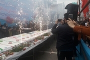 روزنمایی از کیک 40 متری به مناسبت چهل سالگی انقلاب در ساری