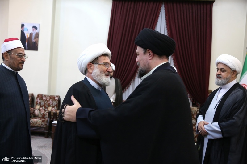 حاشیه های ادای احترام مهمانان خارجی چهلمین کنفرانس وحدت اسلامی به مقام شامخ حضرت امام خمینی (س)