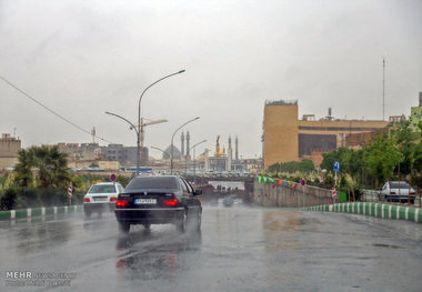 بارش باران در قم تا عصر فردا ادامه دارد  وزش باد شدید در چهارشنبه