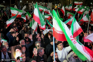 حرکت دسته مردمى پرچمداران ایران به مناسبت روز جمهوری اسلامی ایران-۲